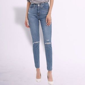 NWOT 311 Shaping Skinny